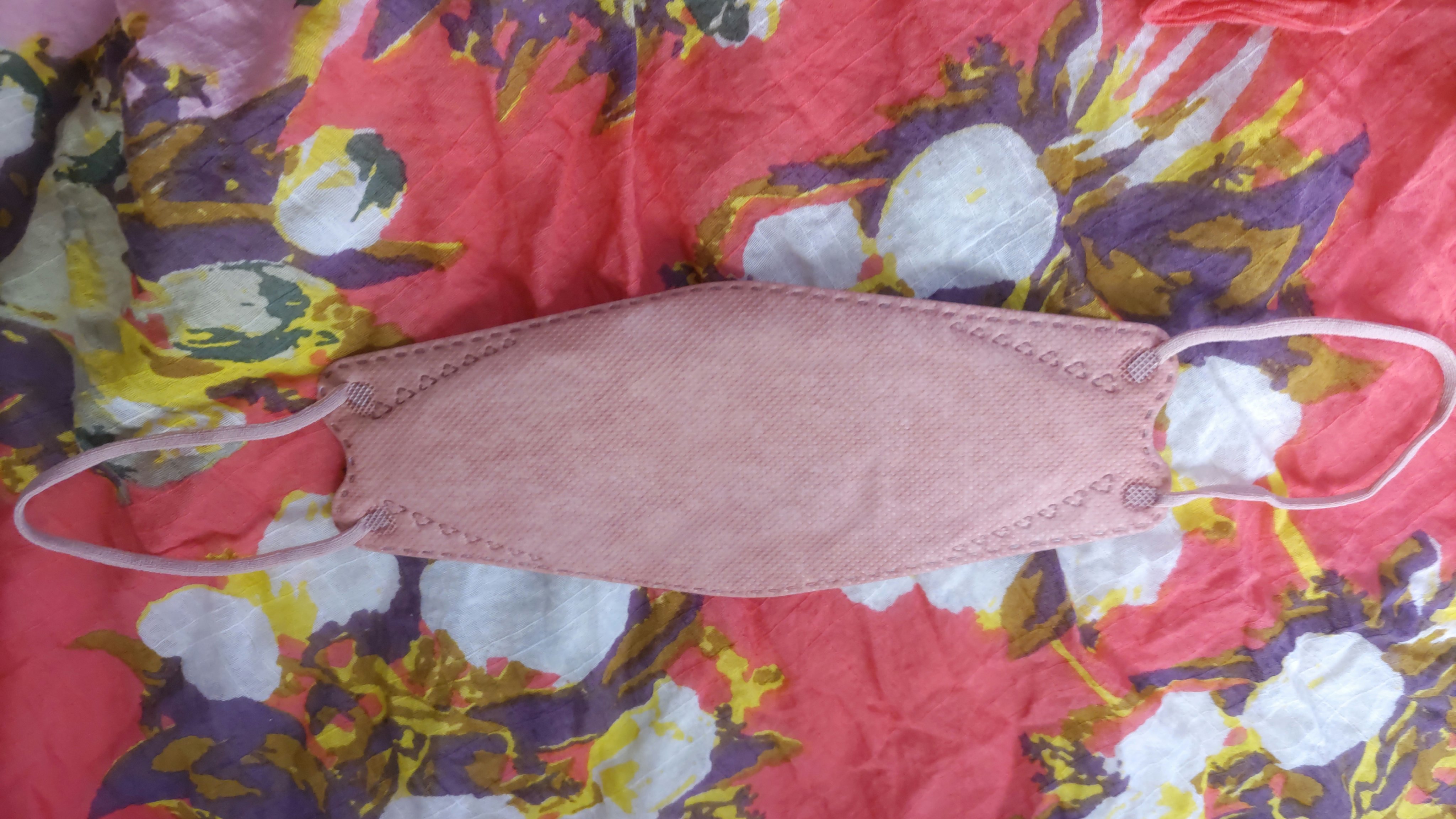 CICIBELLA 血色マスク 立体マスク 20枚入りのクチコミ「まだマスクは手放せない😷
インフルエンザだの、ブタクサだの私のマスク生活復活中❗
夏や秋の暑い.....」（3枚目）