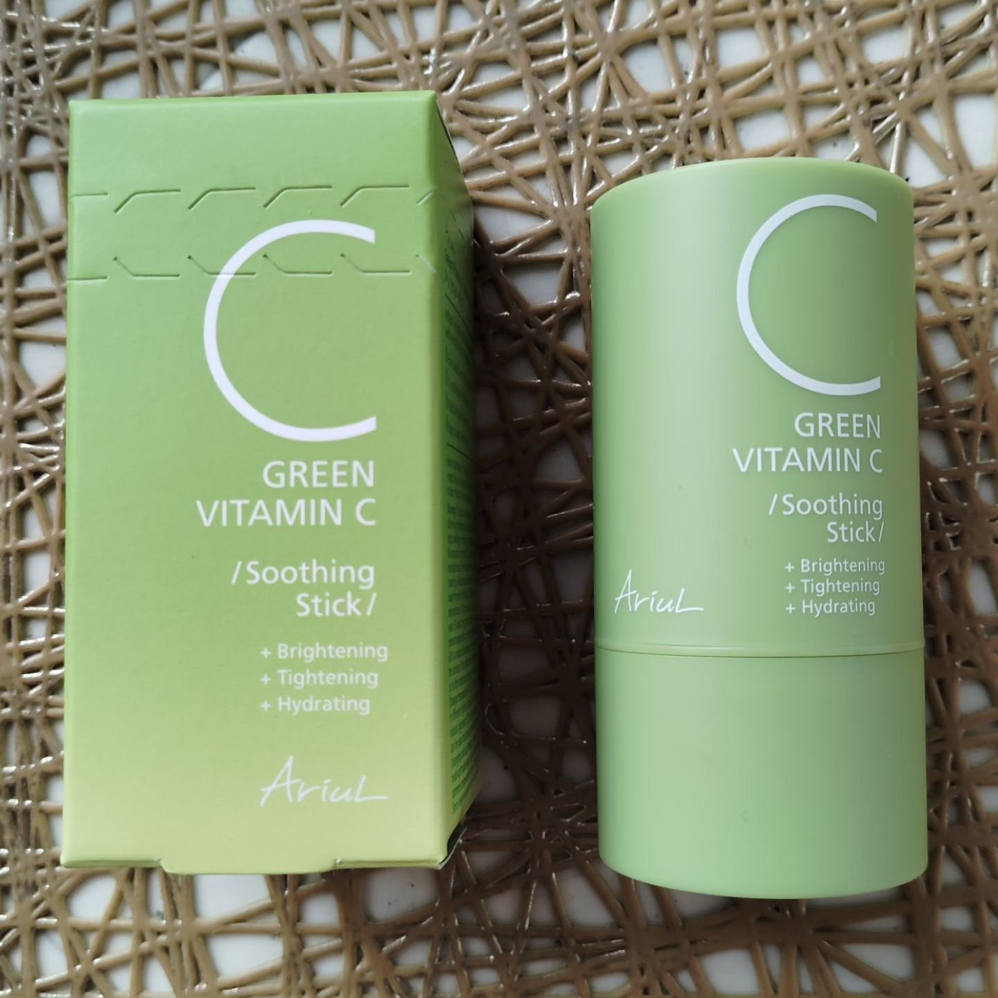 Ariul グリーンビタミンCスティックのクチコミ「グリーンビタミンCスージングスティック

大容量スティック♥なんと24g!
ころんとコンパクト.....」（1枚目）