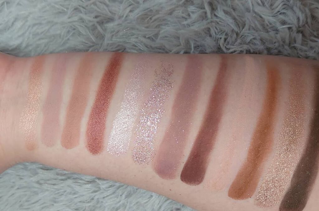 FLUTTER BY/ColourPop/アイシャドウパレットを使ったクチコミ（2枚目）