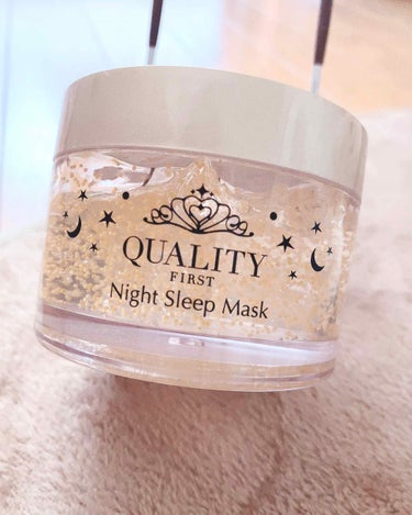 QUALITY FIRST Night Sleep Mask🌙
夜のスキンケアの最後に使います。

テクスチャーに入っている黄色の粒はカプセル状のビタミンEだそうです🍋
抜群の保湿力で朝までもっちりです