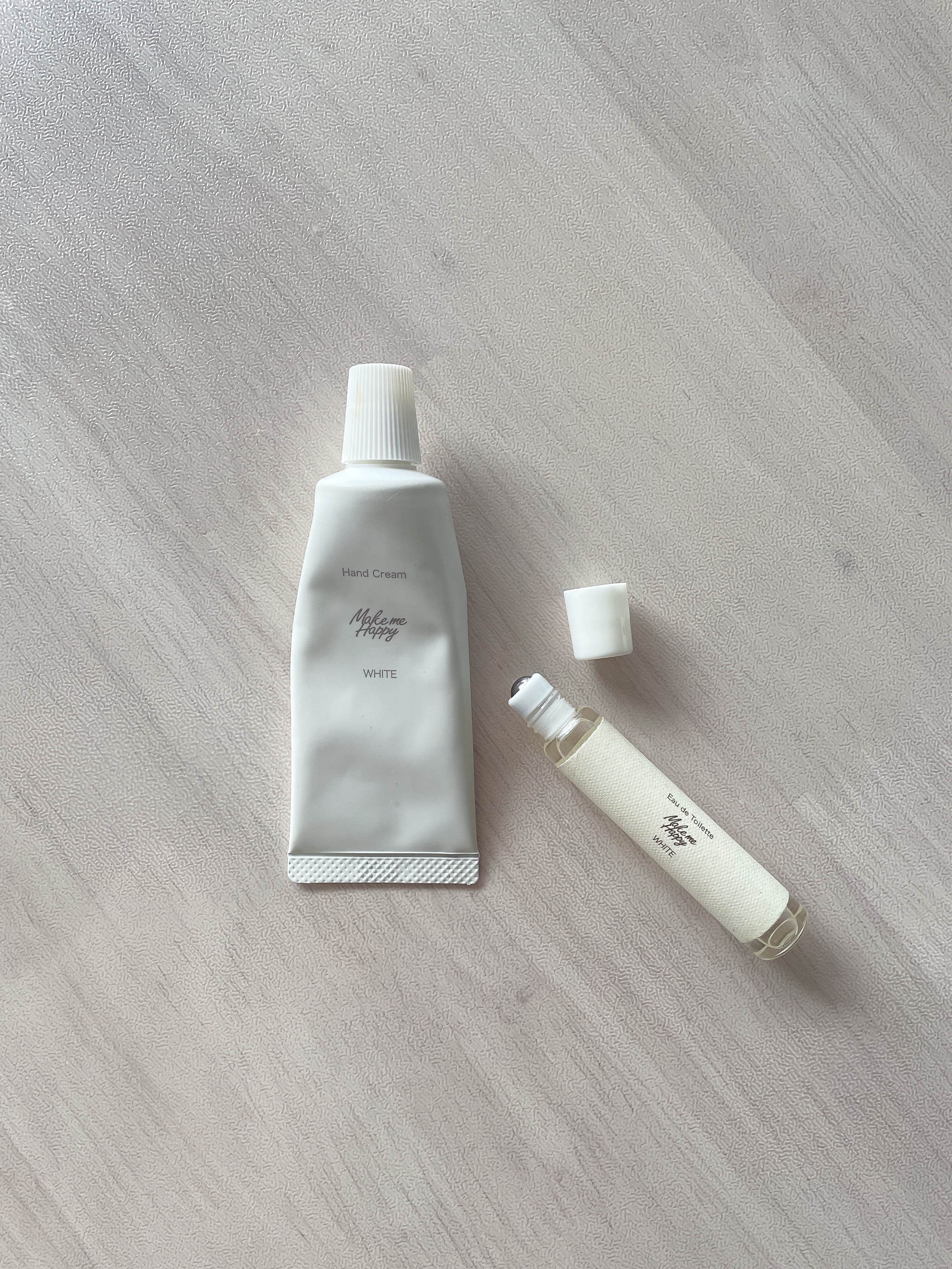 沢山ある香りのなかで「white」が私の推し♡ 万人受けの香り☺️ プチプラなのでハンドクリームとセットで買って愛用してます✨ もうすでにリピ買い決定！定番コスメの仲間入り！ CANMAKE メイクミーハッピー　オードトワレ　¥770  ハ