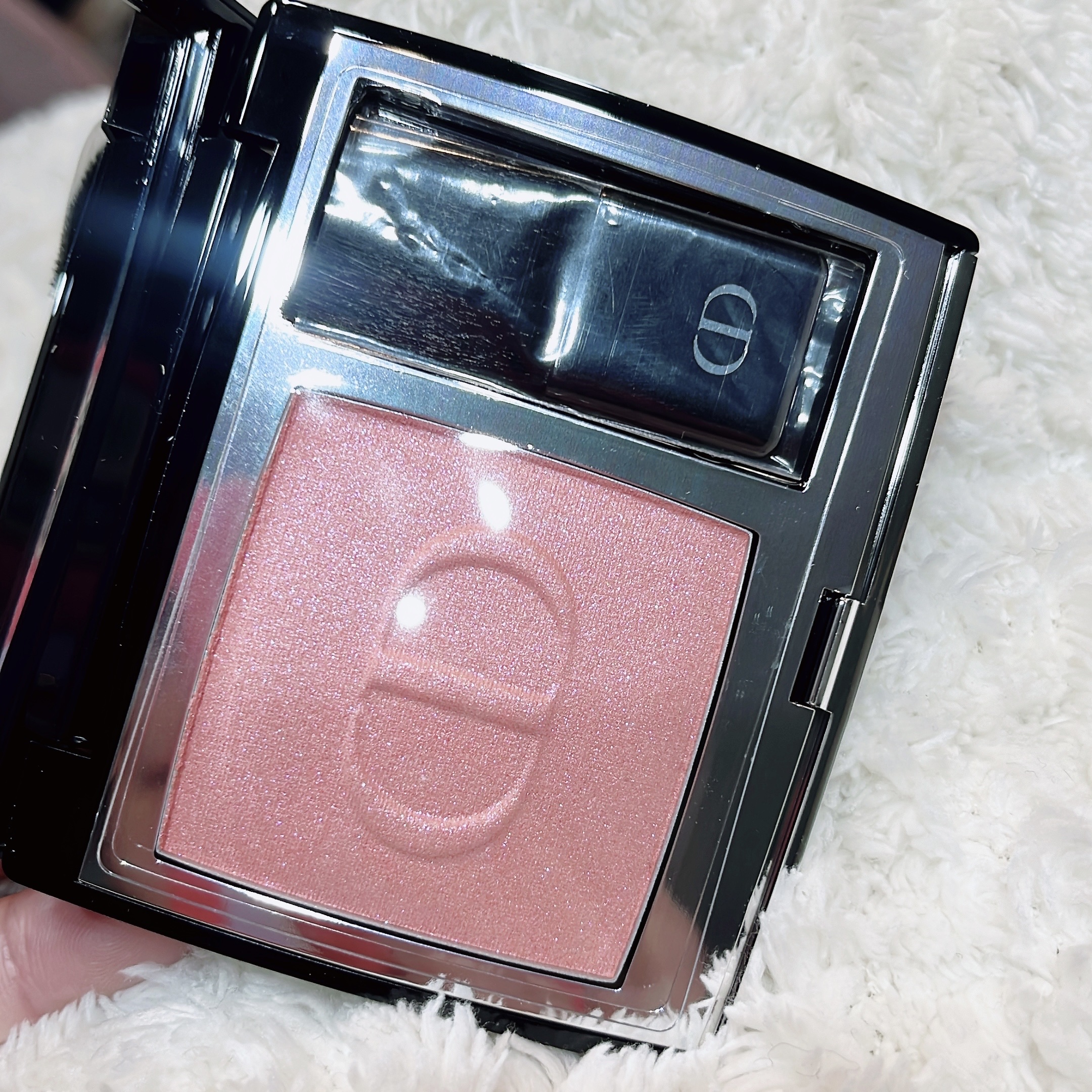 ディオールスキン ルージュ ブラッシュ 601 ホログラム ホログラフィック/Dior/パウダーチークを使ったクチコミ（2枚目）