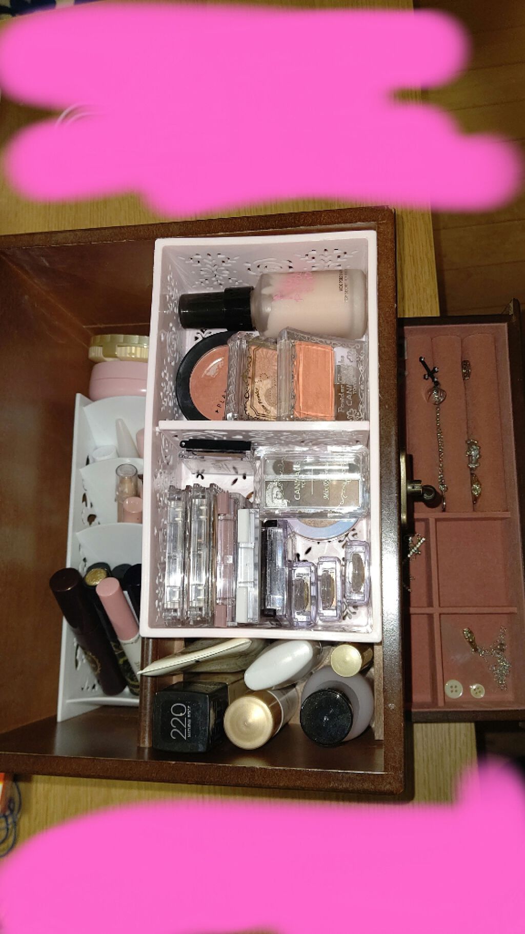 こまち on LIPS 「お母さんが昔使ってたメイクボックスをくれました。木が落ち着いて..」(2枚目)