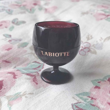 ●LABIOTTE 
シャトーラビオッテ ワインリップバーム 
01 ホワイトワイン



あの、、、衝撃だったんですけど、、、

このリップ、デイリーケア用って書いてたんですけど、、、

完全に色つき
