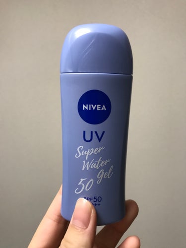 【使った商品】ニベアUV ウォータージェル SPF50

【商品の特徴】ジェル

【肌質】さらさらになる

【テクスチャ】伸びがいい

【どんな人におすすめ？】日焼け止め特有のベタつきが苦手な方

【良