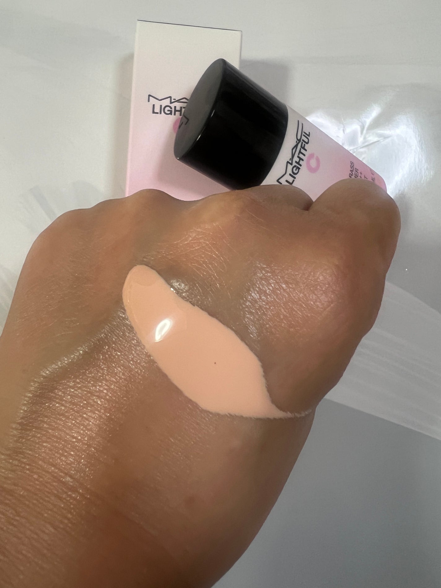 ライトフル C+ティンティッド プライマーSPF45(PA++++)/M・A・C/化粧下地を使ったクチコミ(2枚目)