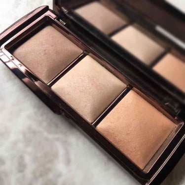 HOURGLASS Ambient lighting palette