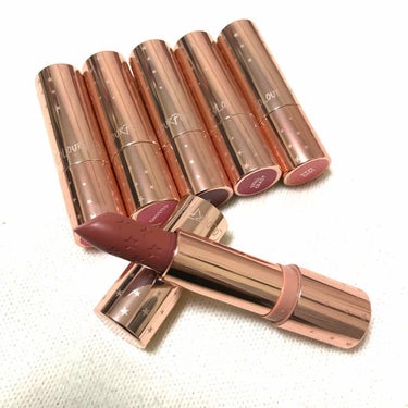  COLOUR POP
LUX LIPSTICKS

全24色 各$7

今回はその内の6色購入しました😌

テクスチャーはクリーミーで、
さすが海外コスメって感じの発色。
時間が経つと唇にピタッと密着