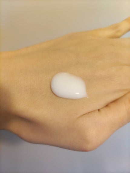 リルーチェスキンミルクローションプリズムリリー/コスメテックスローランド/ボディローションを使ったクチコミ(3枚目)