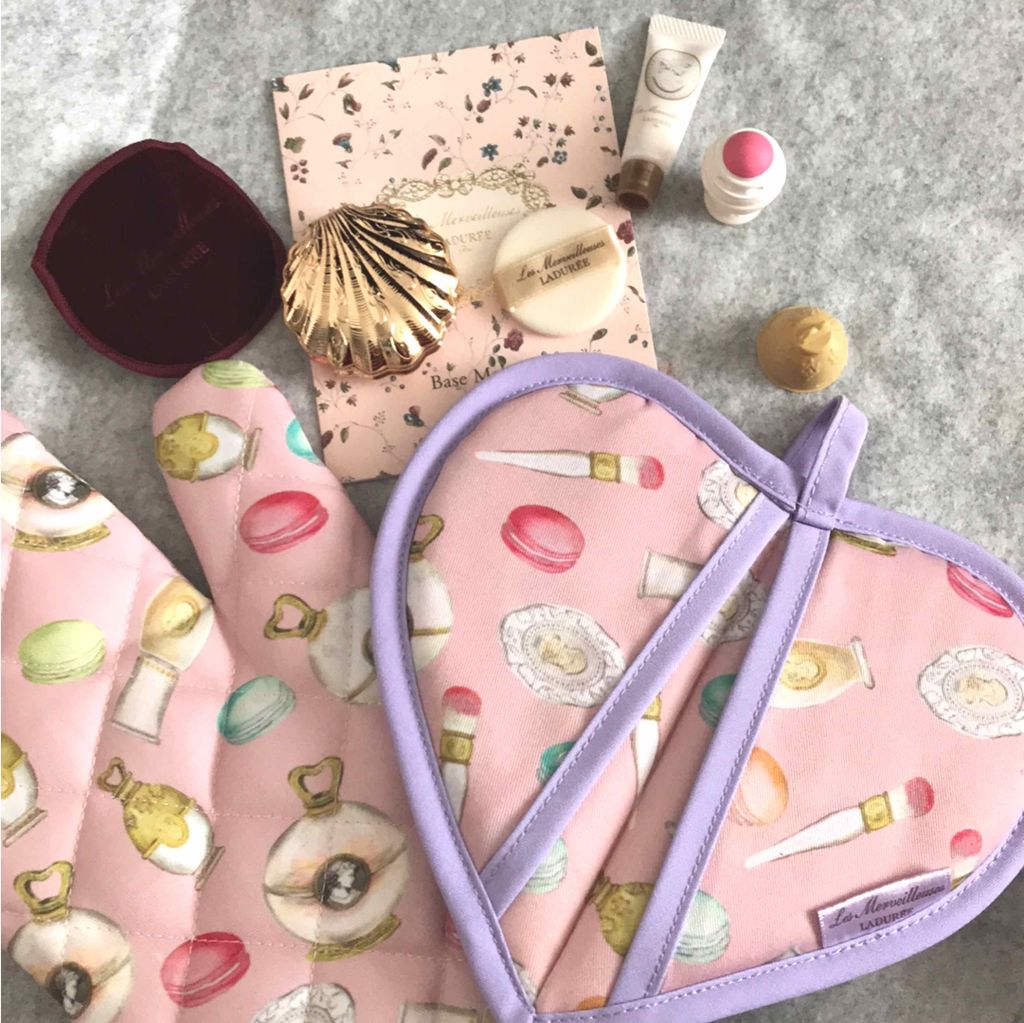 リミテッド エディション パウダー ケース/レ・メルヴェイユーズ ラデュレ/その他化粧小物を使ったクチコミ(2枚目)