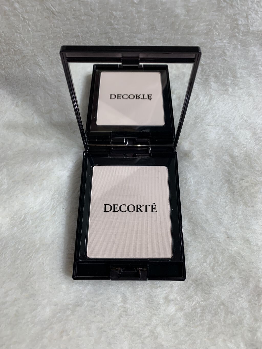 トランスルーセント セッティングパウダー/DECORTÉ/プレストパウダーを使ったクチコミ（1枚目）