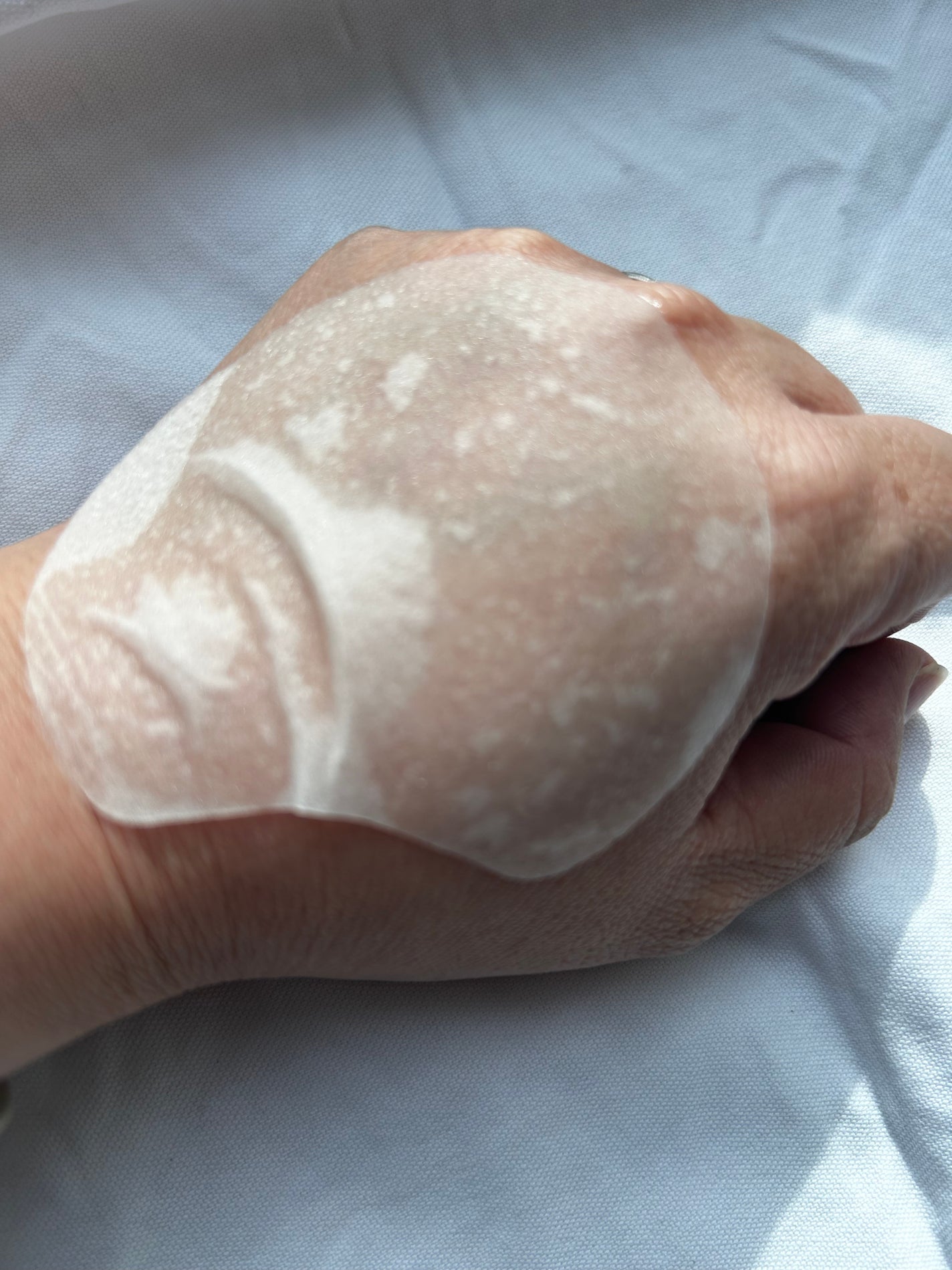 28karintoh10 on LIPS 「しっとり感がすごい!お肌にのせると、じゅわ〜と浸透していきとて..」(5枚目)