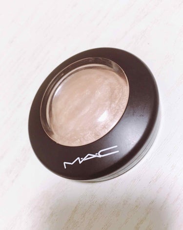 MAC マック
ミネラライズスキンフィニッシュ
ソフト＆ジェントル ¥4536(税込)

ハイライトになります！
2年前に購入したのですが…なかなか減らないw
でもとてもお気に入りです！
ベージュでほん