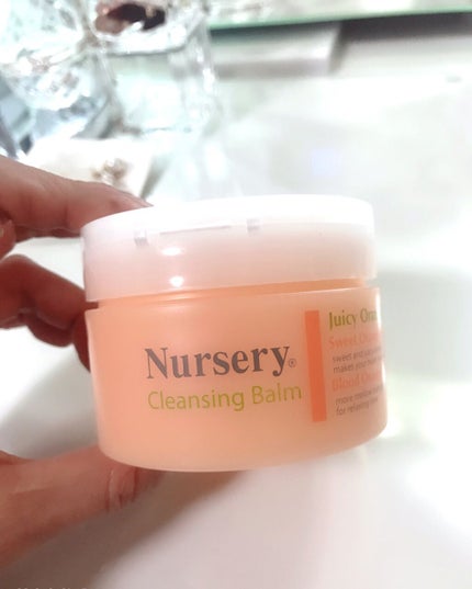 Nursery(ナーセリー) クレンジングバーム<オレンジ>のクチコミ「Nursery クレンジングバーム オレンジ🍊
オレンジの香りに惹かれて購入。
こちらは、エ.....」(2枚目)