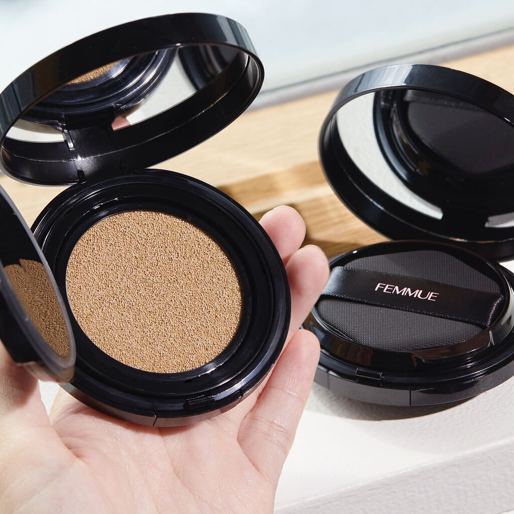 エバーグロウクッション SPF25 PA++/FEMMUE/クッションファンデーションを使ったクチコミ（2枚目）