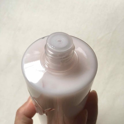 Dior ジョイ ボディ ミルクのクチコミ「誕生日にもらったDiorのJOYのボディクリーム。
乳液くらいの柔らかさのクリーム。
ボト.....」(2枚目)