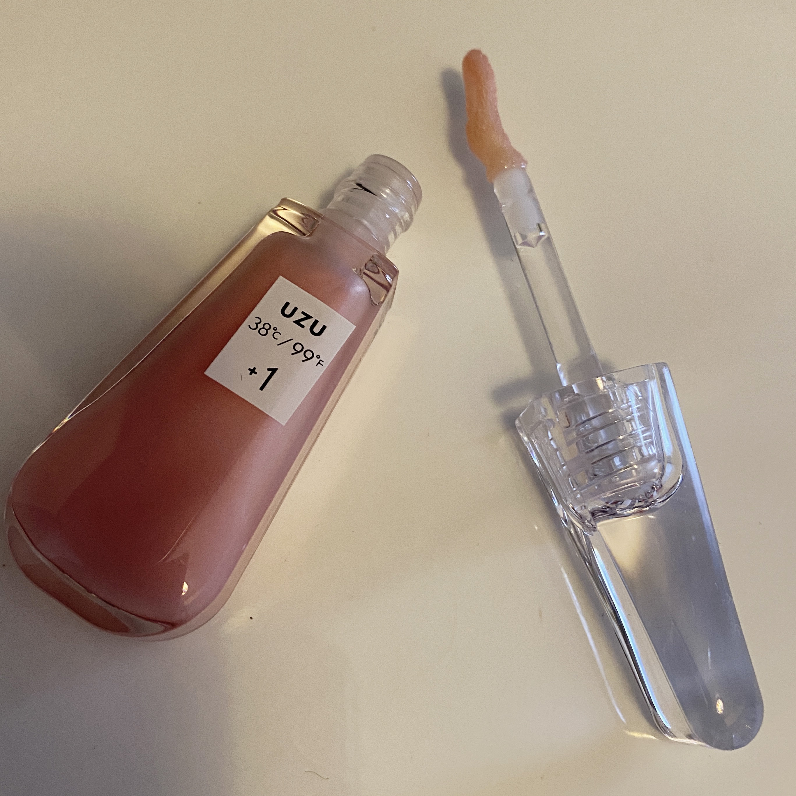 38°C / 99°F リップトリートメント (リップ美容液)/UZU BY FLOWFUSHI/リップケアを使ったクチコミ（1枚目）