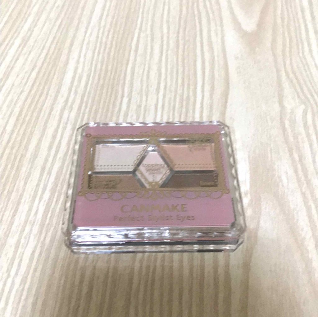 メモ
キャンメイク
パーフェクトスタイリストアイズ 02
〈アイシャドウ〉

ラスティングマルチアイベース WP 01

アイシャドウはブラウン系でまとまっているので、会社にもつけていける
使いやすい
アイベースはアイシャドウの前に塗ると発