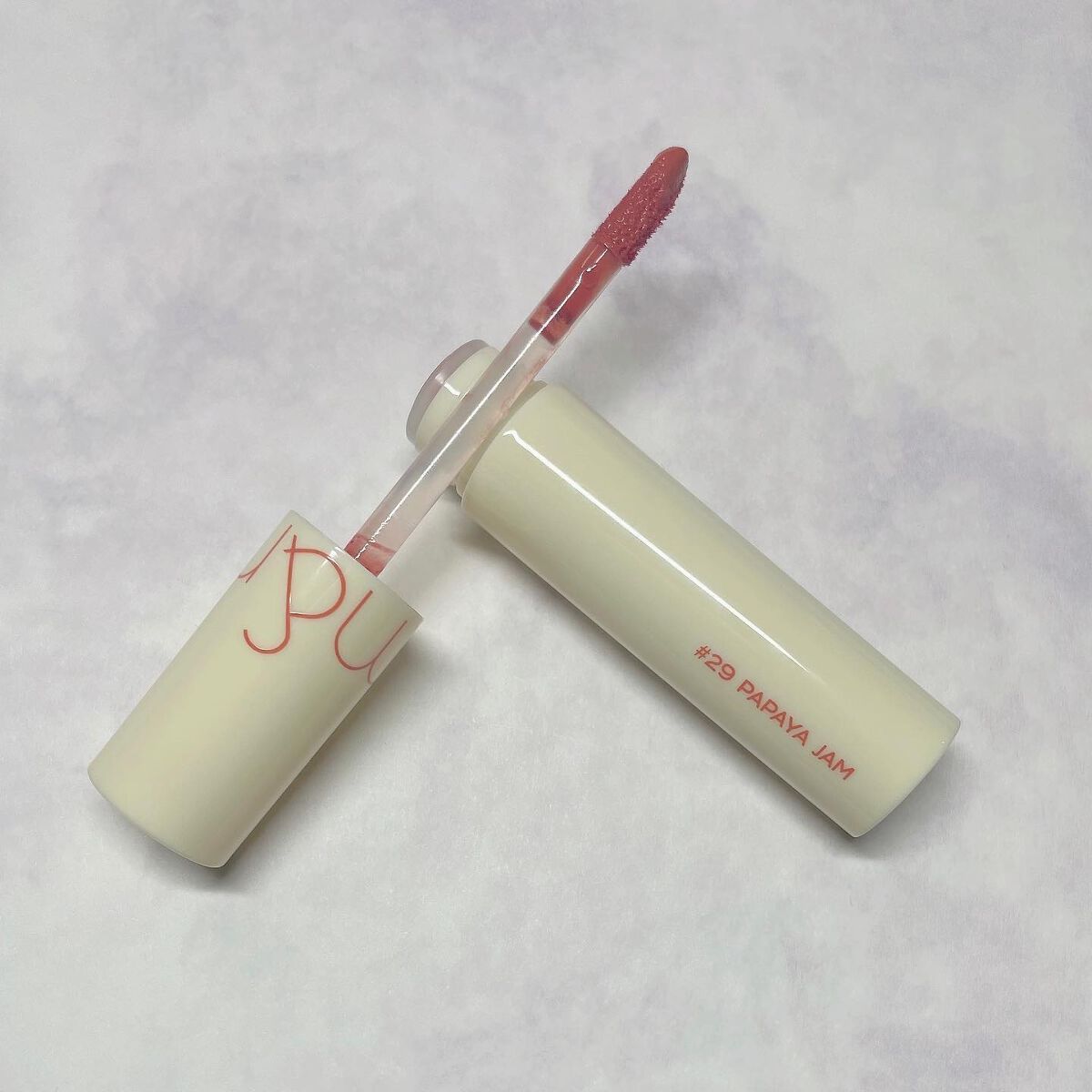 ジューシーラスティングティント/rom&nd/リップティントを使ったクチコミ（2枚目）