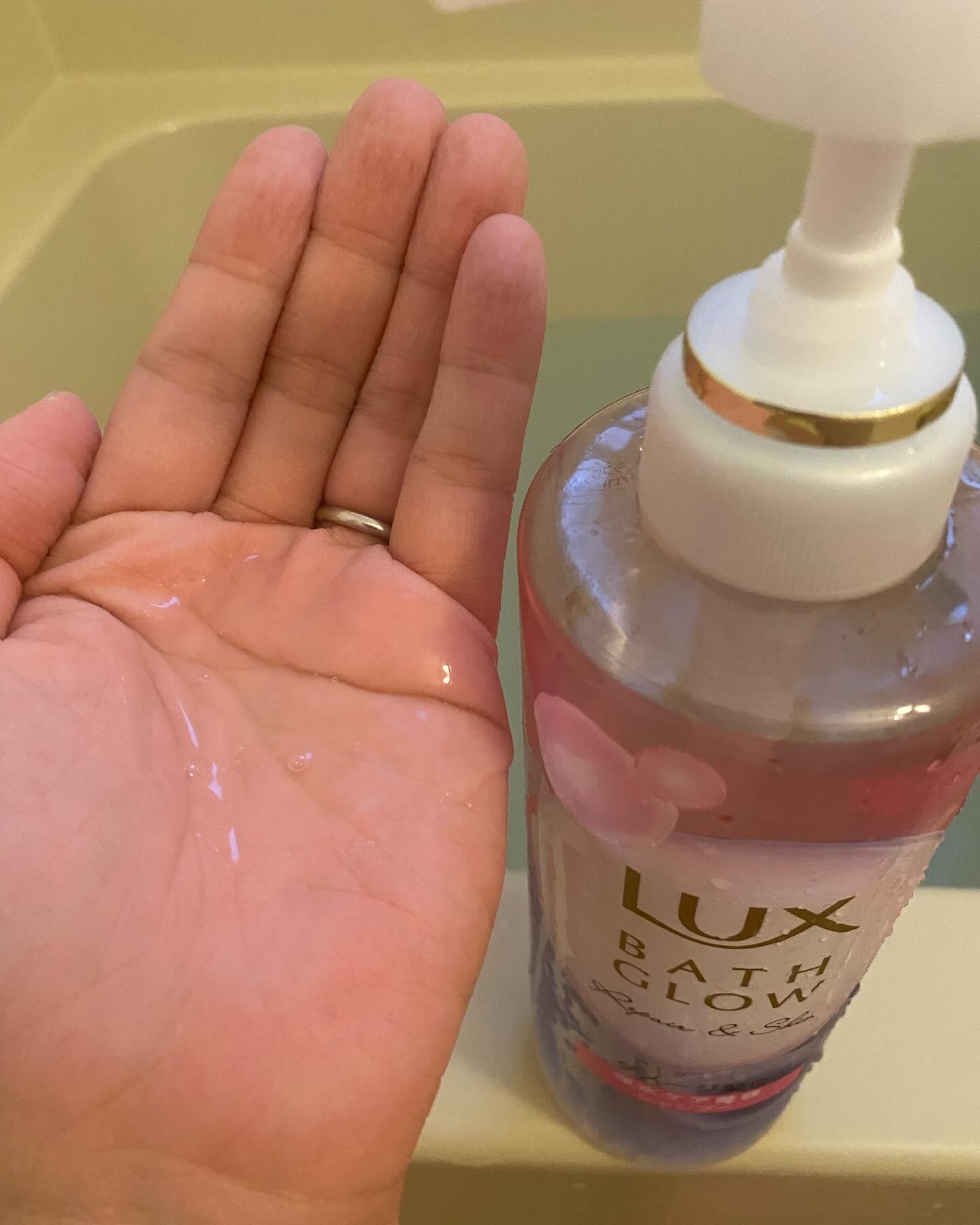 ラックス バスグロウ リペア＆シャイン ヘアブースター/LUX/洗い流すヘアトリートメントを使ったクチコミ（2枚目）