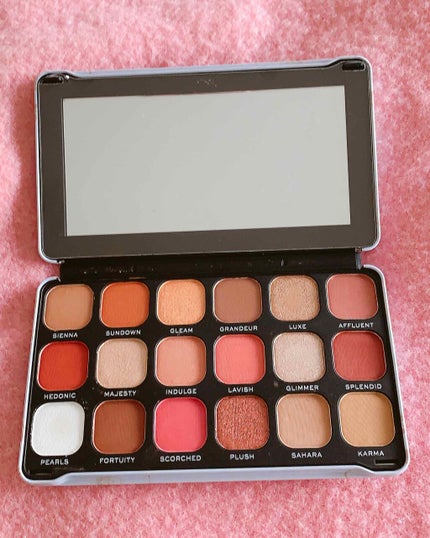 Forever Flawless Decadent Eyeshadow Palette/MAKEUP REVOLUTION/アイシャドウパレットを使ったクチコミ(2枚目)