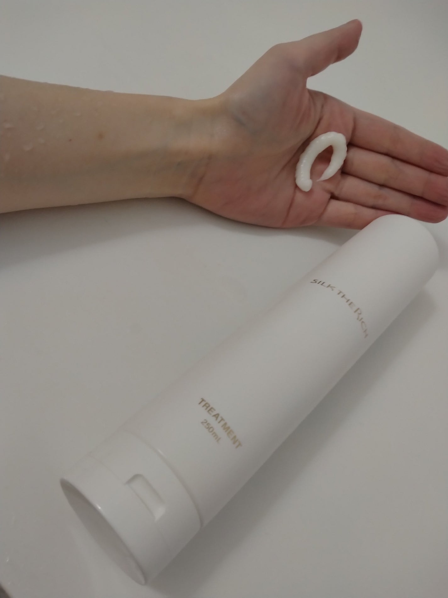 ひろさんぽ on LIPS 「ゴールデンペアー&フリージアの香りで、しっかり香る!容器から開..」(4枚目)