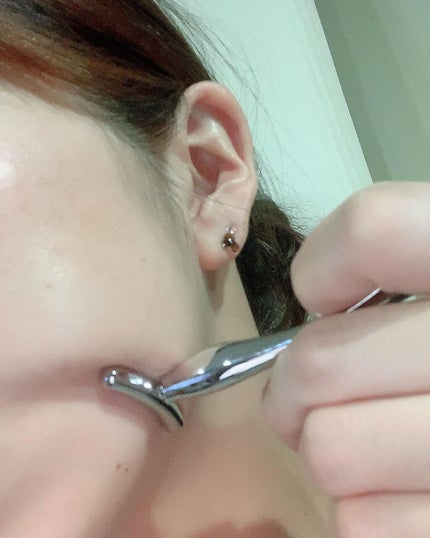 しゃーちゃん on LIPS 「ダブルアイスティック‼️目元や顔まわりをほぐしてくれるスティッ..」(5枚目)