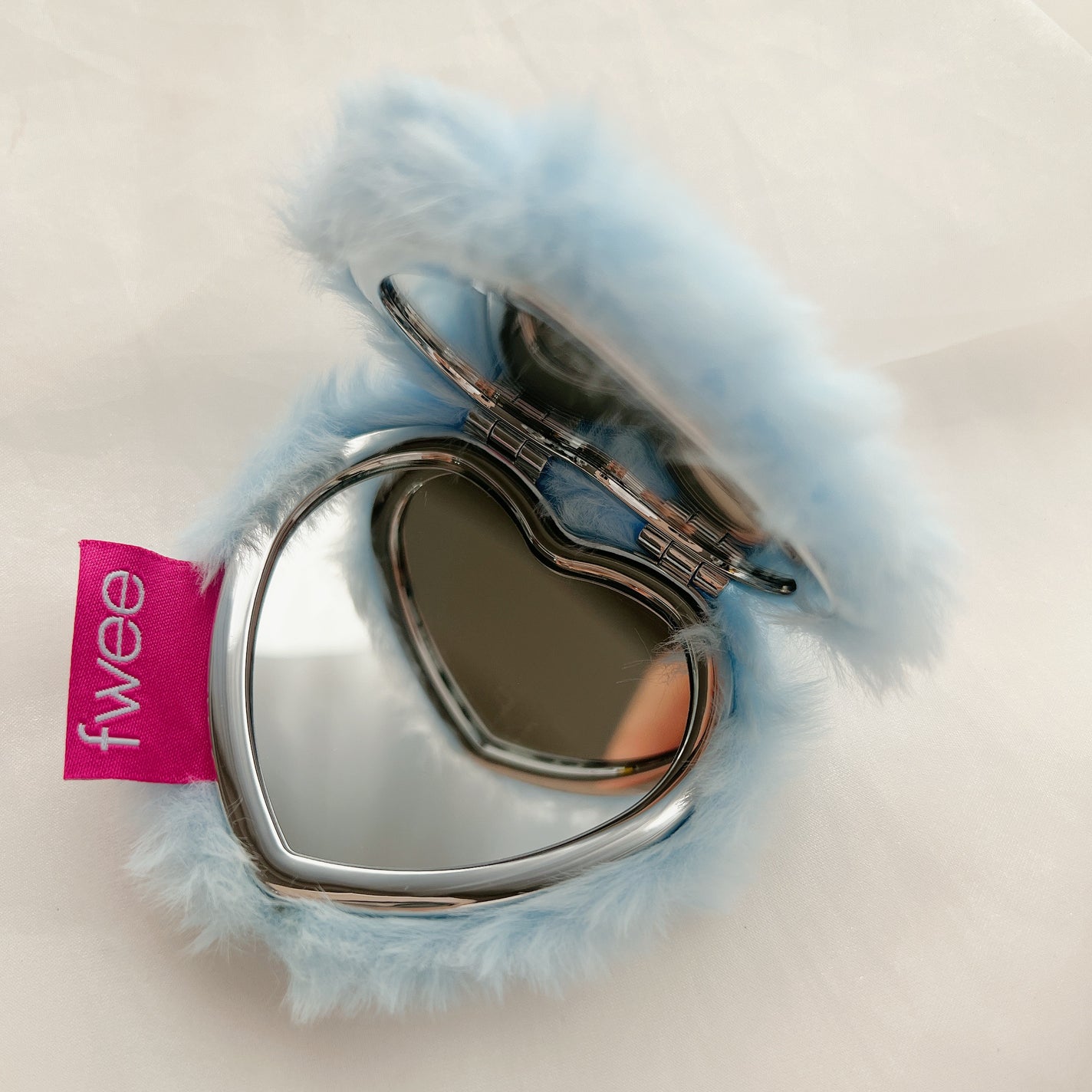 りーちゃん on LIPS 「fweeさまのキャンペーンでいただいたノベルティ♡ファーなミラ..」(4枚目)