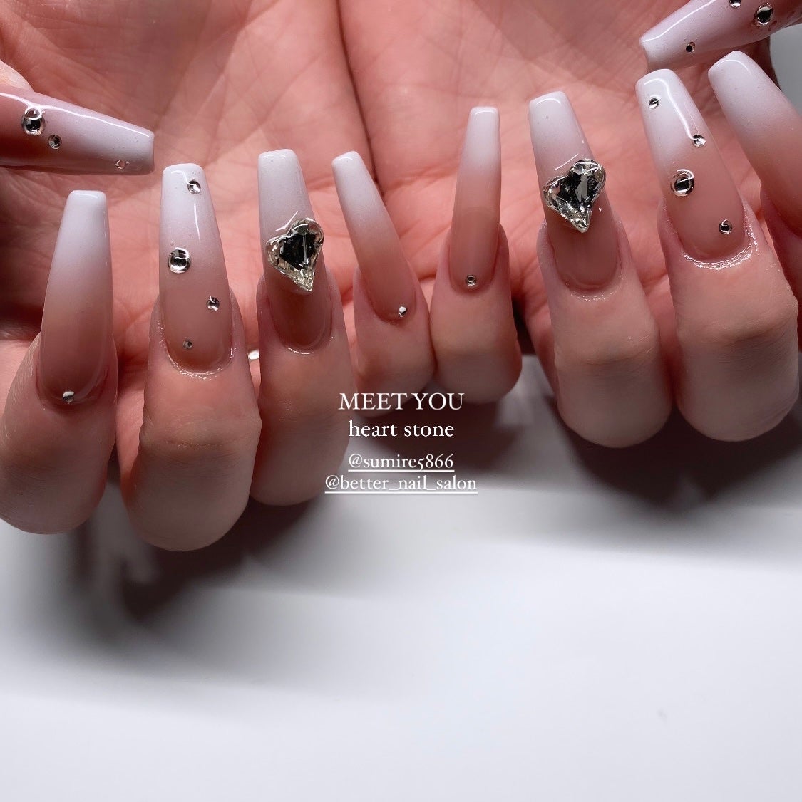 𝖓𝖆𝖎𝖑𝖎𝖘𝖙 🎱: 𝖒𝖔𝖊 フォロバ100 on LIPS 「.ねいる❤︎#クリアネイル#トレンドネイル#ニュアンスネイル#..」(2枚目)