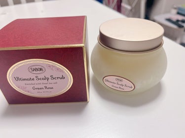 SABON
ヘッドスクラブ グリーン・ローズ

すこやかな地肌をキープする、新感覚ヘアケアアイテム。死海の塩*が毛穴の汚れや詰まりを取り除き、3種のボタニカルオイル**が地肌をやさしく守ります。まるで地