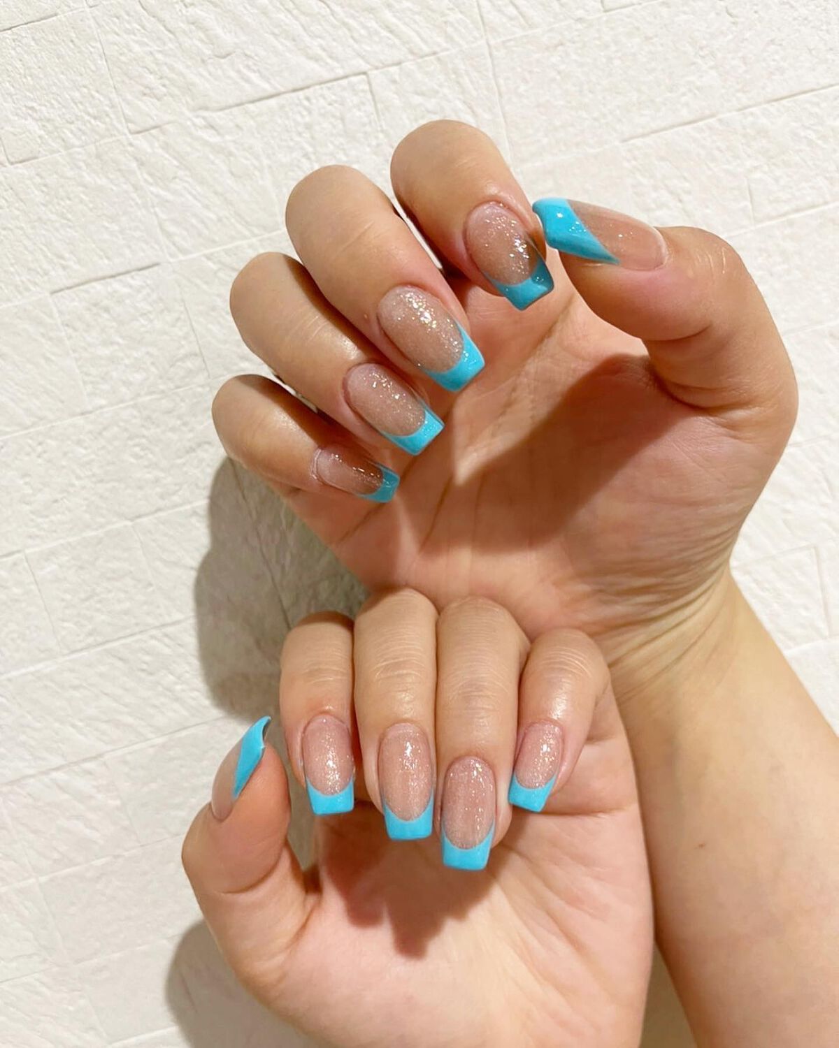 cst on LIPS 「ネイルも撮り方で雰囲気がぜーんぜん変わるんだな💙🤍💙#青ネイル..」(3枚目)