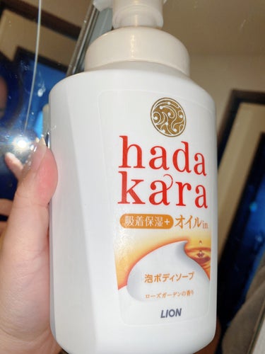 hadakara ボディソープ 泡で出てくるタイプ  フローラルブーケの香り/hadakara/ボディソープを使ったクチコミ（1枚目）