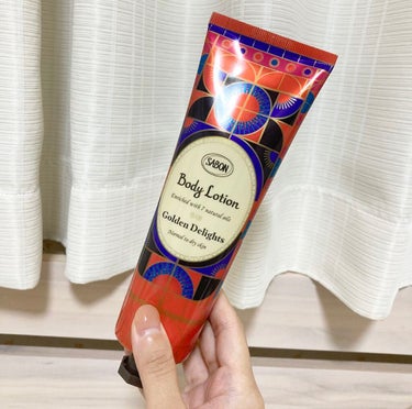 SABON ボディローション　ゴールデン・ディライト

SABONのクリスマス限定の香りのボディローションです🧴♡

まずパッケージからクリスマスらしい特別感があり可愛いですよね🎄✨

SABONの商品