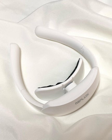 NIPLUX NECK RELAX  PLUSのクチコミ「折りたたみできて、まさに手のひらサイズになります✋
片手にすっぽりおさまります✨
しかも軽量!.....」(1枚目)
