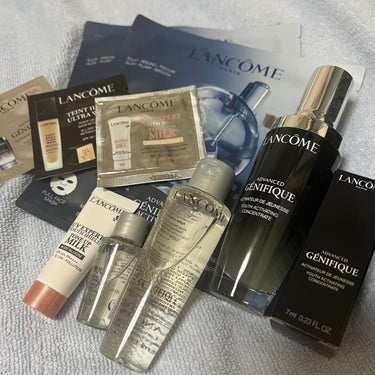 LANCOME ジェニフィック アドバンスト N
やっぱなんだかんだコレが好きやなーと思って久しぶり購入してみた✨
楽天のランコム公式で買ったらオマケいっぱいついてきて嬉しい🎵
でもいつの間に値上げしち