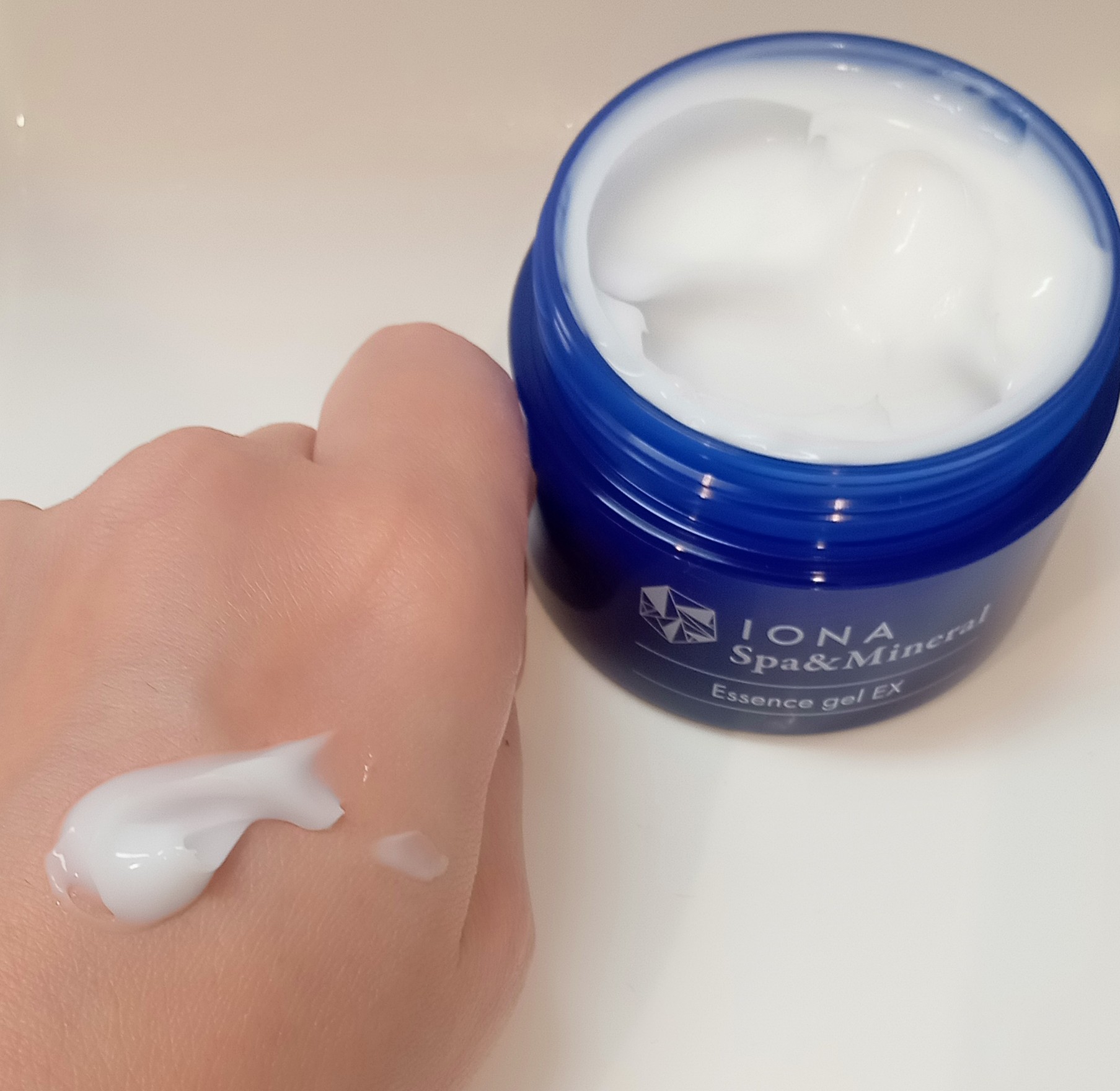 エッセンス ジェル EX/イオナ スパ＆ミネラル/オールインワン化粧品を使ったクチコミ（2枚目）