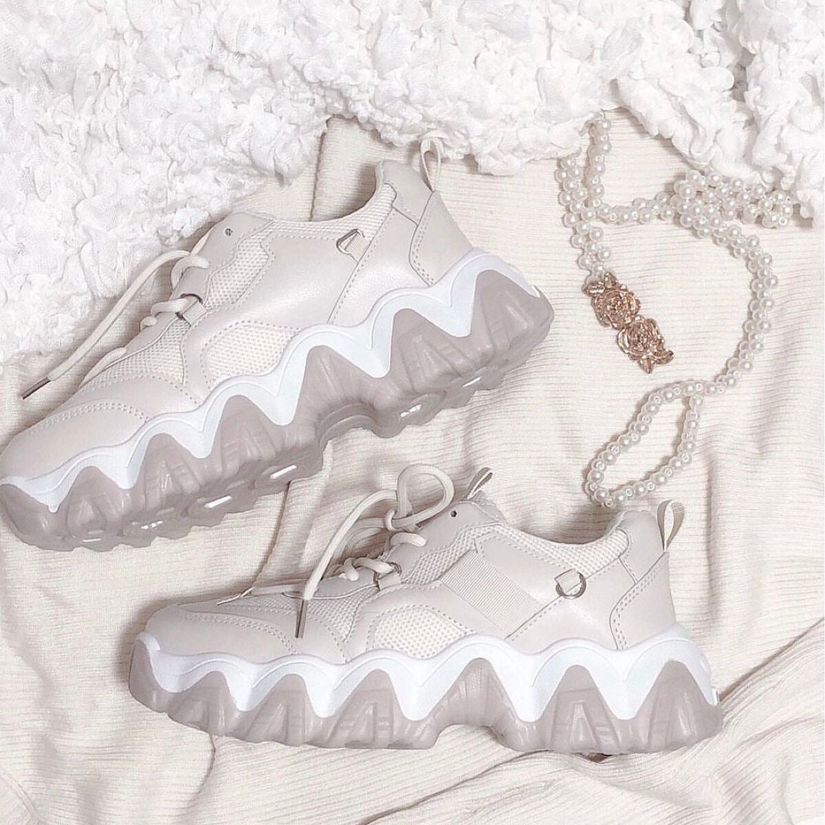 ⭐️ on LIPS 「一目惚れした靴可愛い色これに一目惚れした厚底もあるし軽くて履き..」(1枚目)