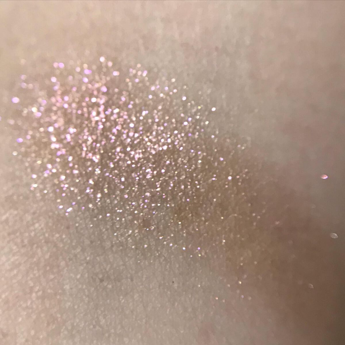 アディクション ザ アイシャドウ スパークル 014SP Rose Quartz/ADDICTION/単色アイシャドウを使ったクチコミ（2枚目）