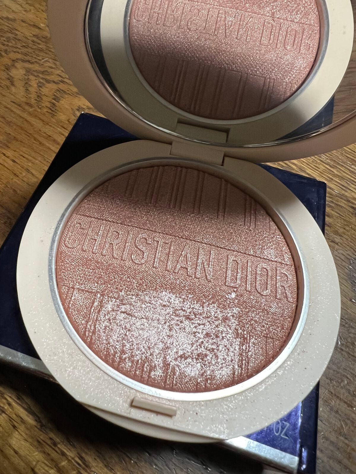 ディオールスキン フォーエヴァー クチュール ルミナイザー/Dior/プレストパウダーを使ったクチコミ(2枚目)