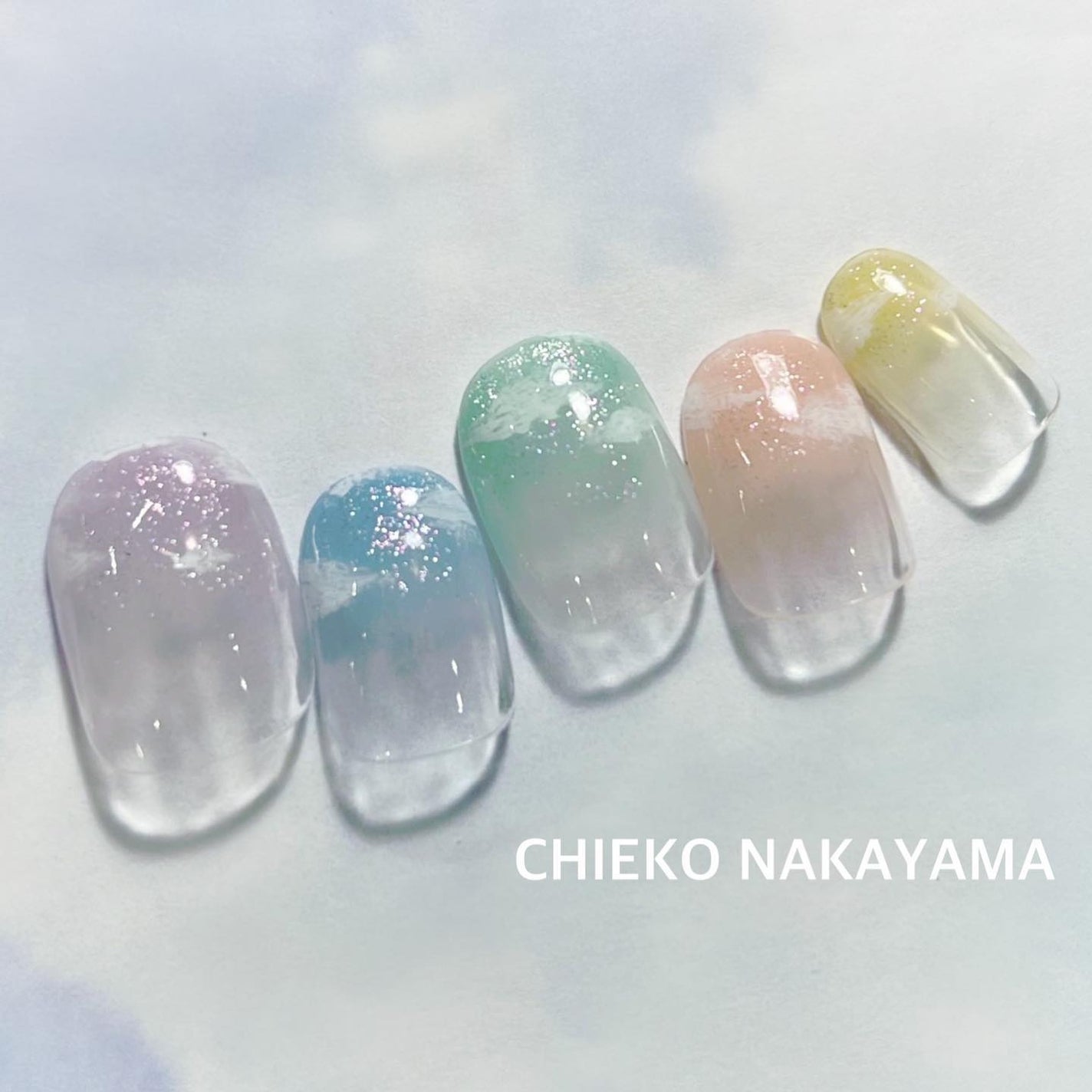 なかやまちえこ on LIPS 「☁️☁️☁️365日ネイル191日め⠀⠀写真に入れ忘れましたが..」(2枚目)