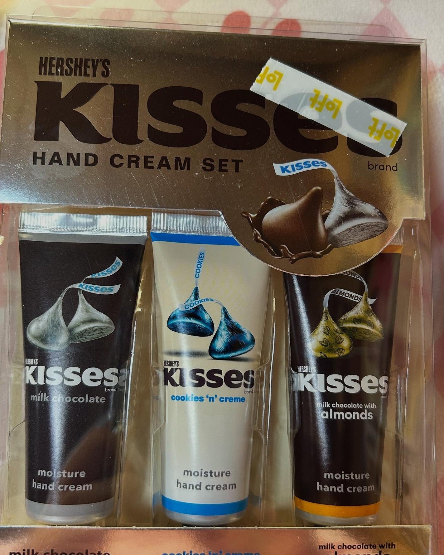 wabi on LIPS 「#kisseseの#チョコレートの#ハンドクリームを#loft..」(1枚目)