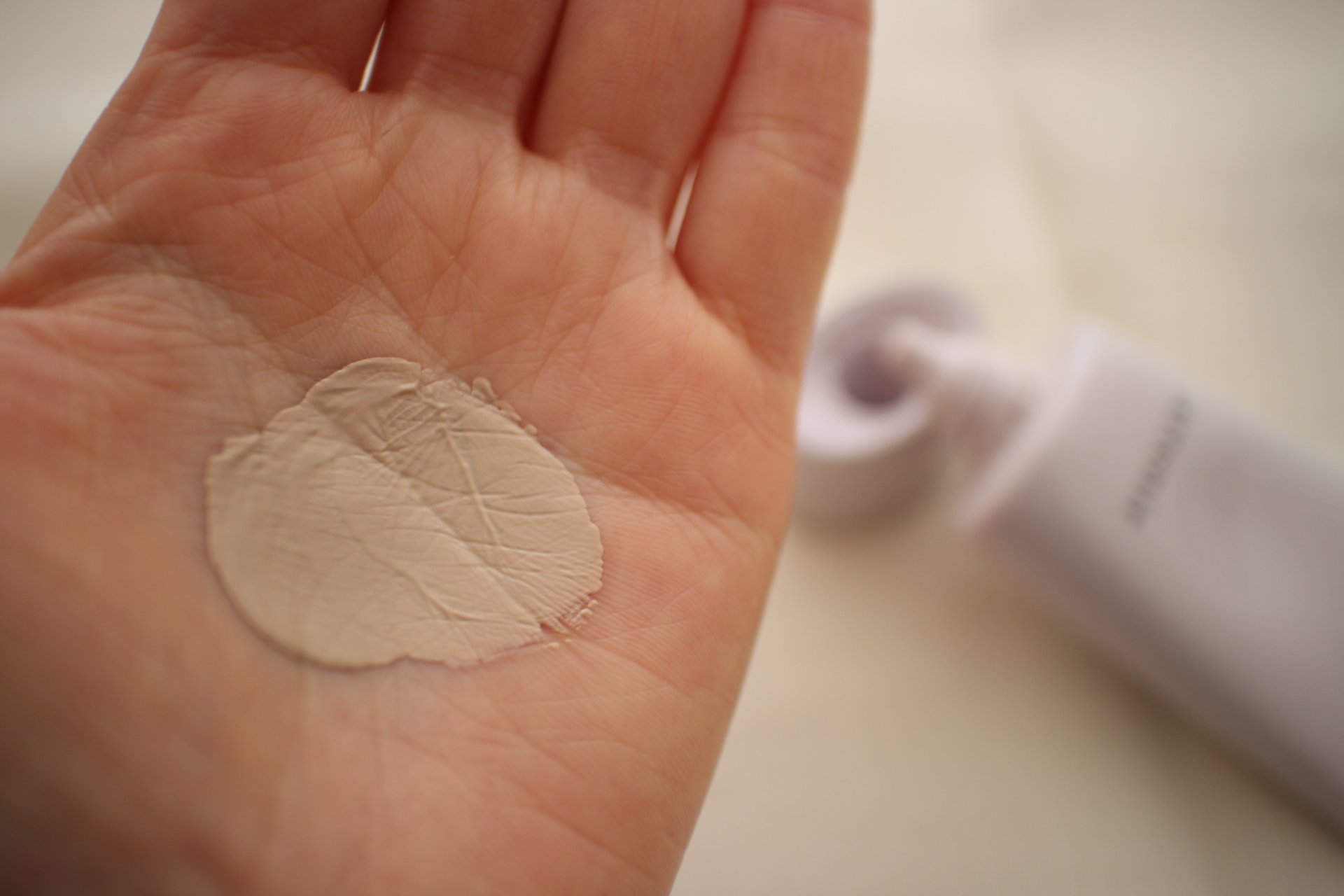 エアリーエッセンスＢＢ 74番ナチュラル/アテニア/化粧下地を使ったクチコミ（3枚目）