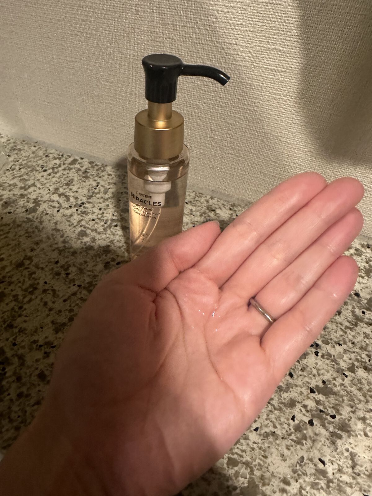 ミラクルズ シルキーリペア 洗い流さないトリートメント/パンテーン/ヘアオイルを使ったクチコミ（3枚目）