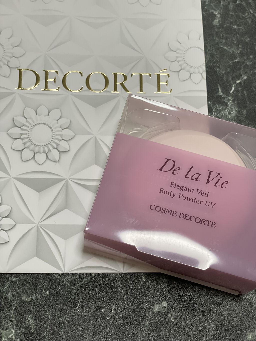 ドゥ ラ ヴィ エレガントヴェール ボディパウダー UV/DECORTÉ/ボディパウダーを使ったクチコミ（1枚目）