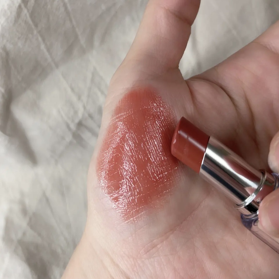 ボンディンググロウリップスティック/Laka/口紅を使ったクチコミ（2枚目）