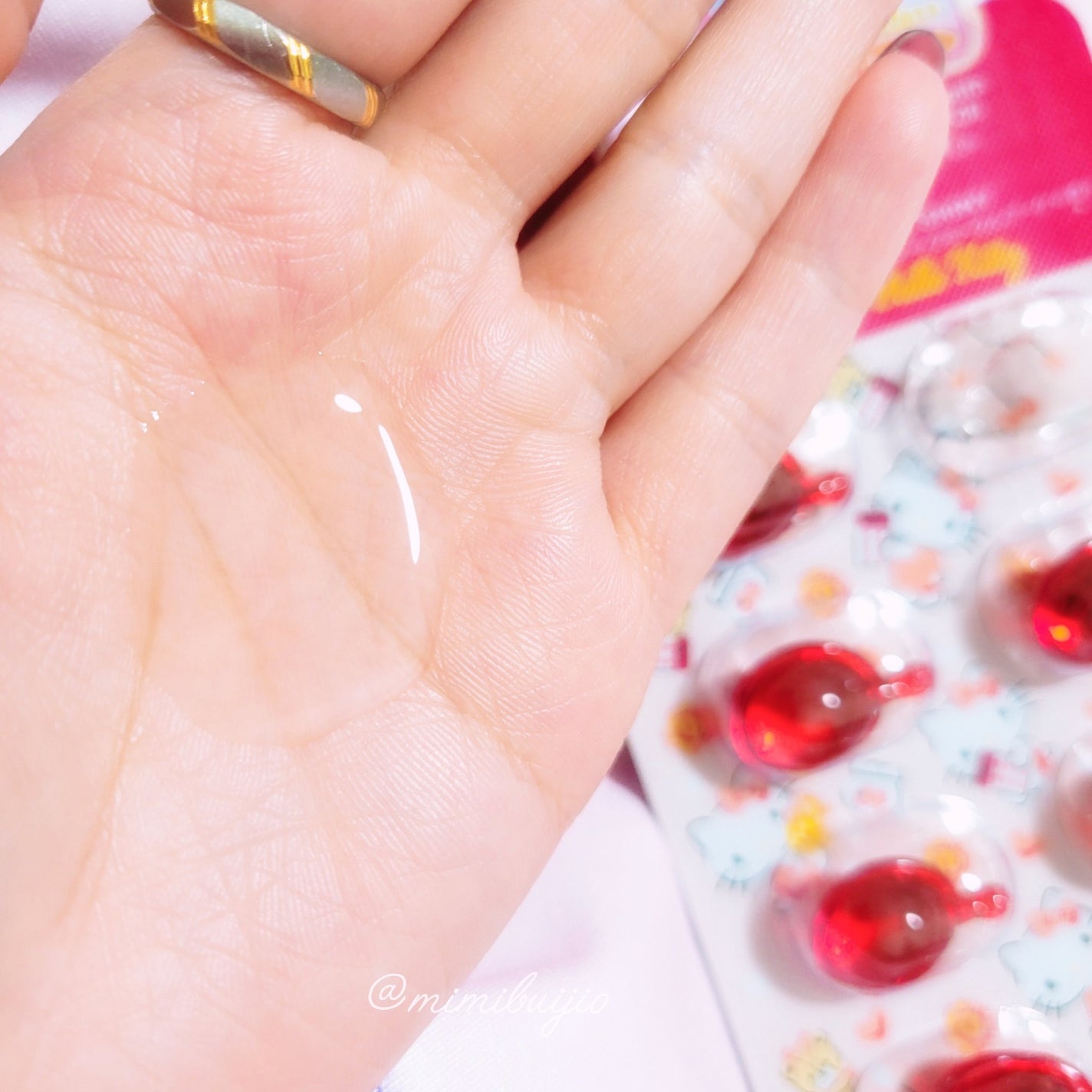 【サンリオ限定デザイン】ellips(エリップス)ヘアオイル ボトルタイプ8粒 (レッド/スウィートフローラルブーケの香り)キティー/ellips/ヘアオイルを使ったクチコミ(3枚目)