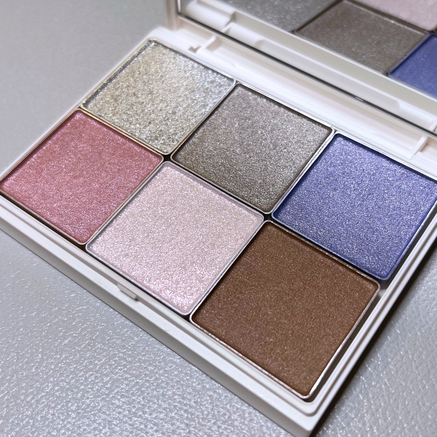プリズマティックラスター アイシャドウパレット/RMK/アイシャドウパレットを使ったクチコミ(2枚目)