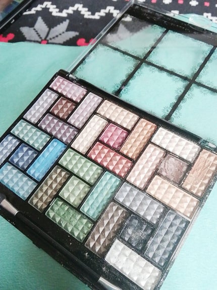 30COLORSEYESHADOWPALETTE/Dolly Angel/アイシャドウパレットを使ったクチコミ(2枚目)