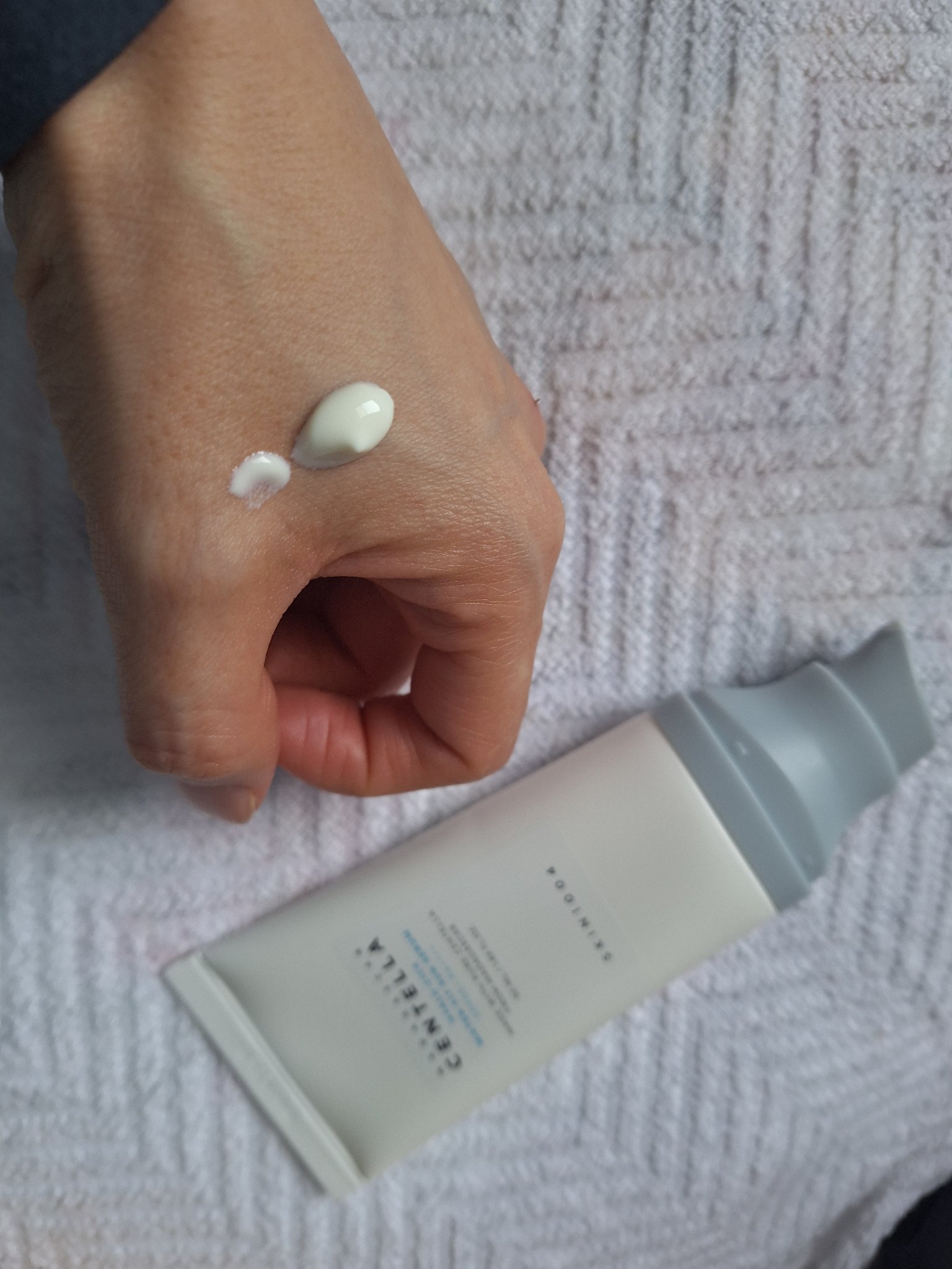 ヒアルーシカ ウォーターフィット サンセラム/SKIN1004/日焼け止めローションを使ったクチコミ（2枚目）