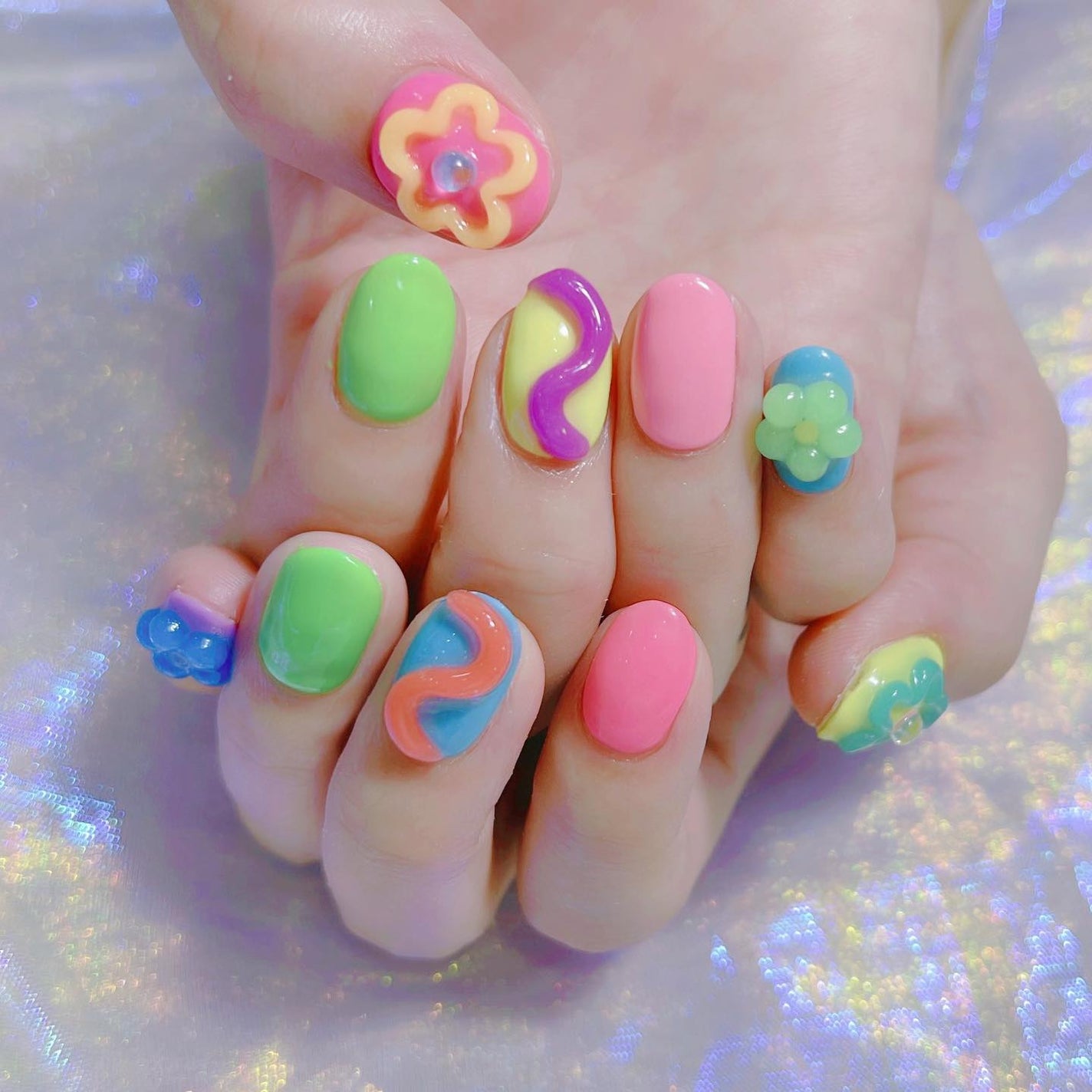 なかやまちえこ on LIPS 「蓄光ぷっくり♡⠀⠀@reno_vocalちゃん⠀⠀LEDは海外..」(4枚目)